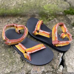 NWOT Teva Original Universal Sandal in Vista Aragon Size 7